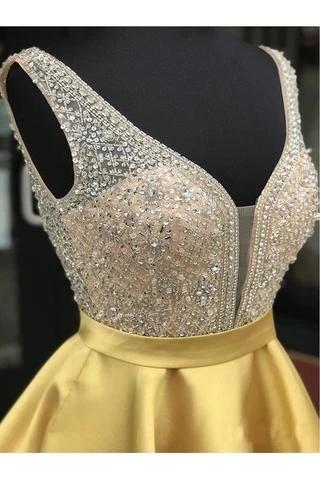 Vestidos de baile curtos frisados ​​em ouro com decote em V, vestidos de baile curtos baratos, CM838