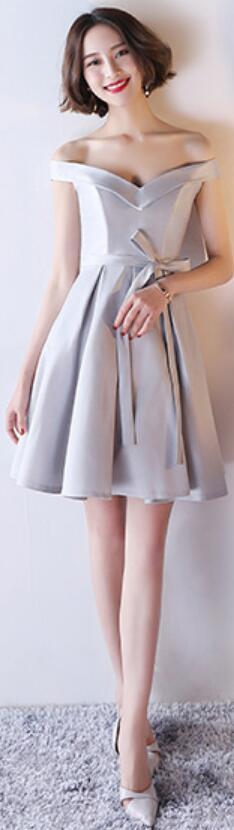 Robes de demoiselle d'honneur simples pas chères courtes gris d'été dépareillées en ligne, WG505